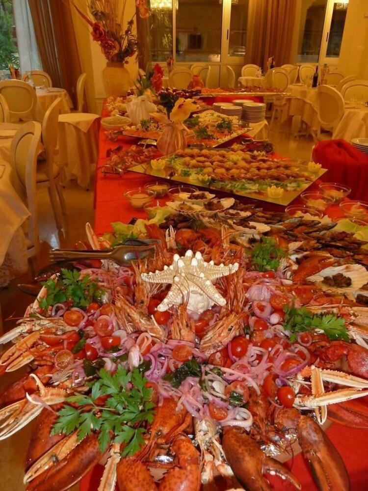 Hotel Astra Milano Marittima Bagian luar foto