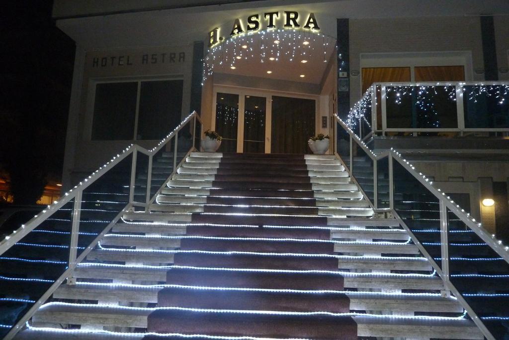 Hotel Astra Milano Marittima Bagian luar foto