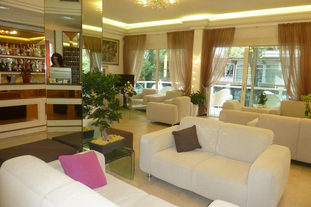 Hotel Astra Milano Marittima Bagian luar foto