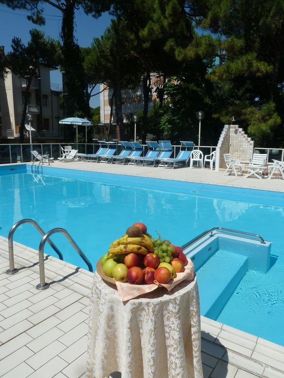 Hotel Astra Milano Marittima Bagian luar foto