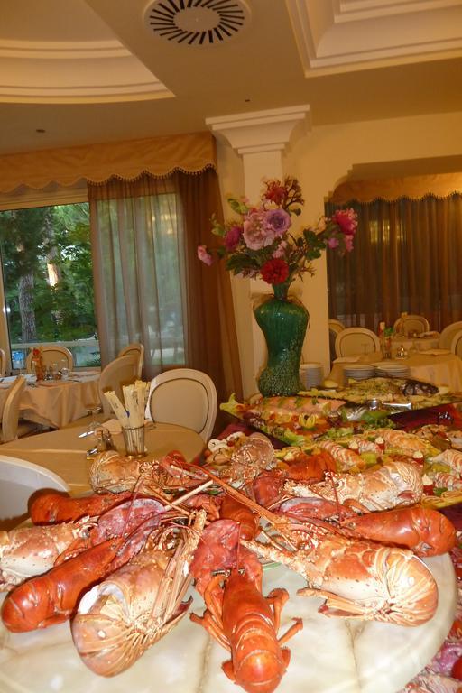 Hotel Astra Milano Marittima Bagian luar foto
