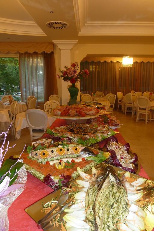 Hotel Astra Milano Marittima Bagian luar foto