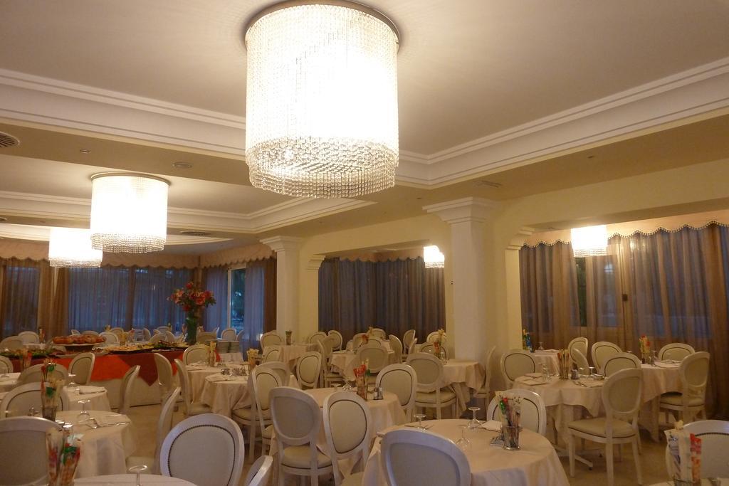 Hotel Astra Milano Marittima Bagian luar foto