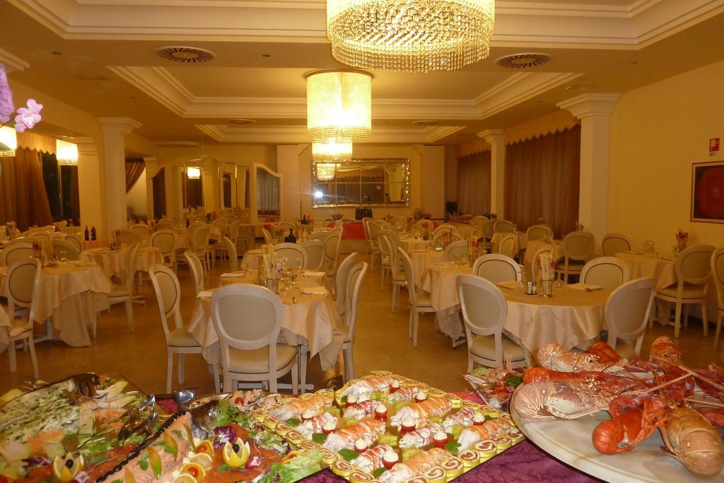 Hotel Astra Milano Marittima Bagian luar foto